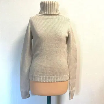 띠어리 베이지 터틀넥 스웨터 사이즈 2