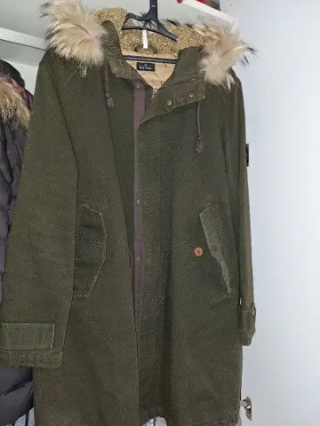 폴스미스 올리브 그린 퍼 달린 모즈 코트