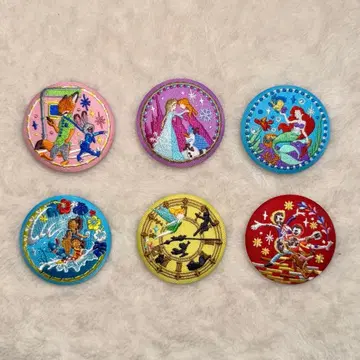 6종 세트의 Disney 캔 배지