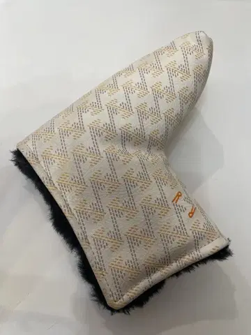 resurrection 퍼터 커버 화이트