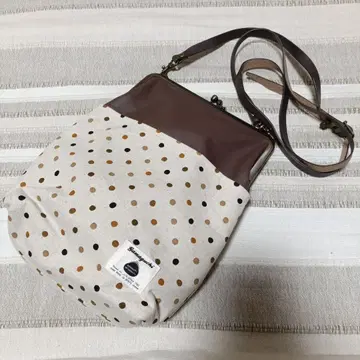 가마구치 도트 무늬 가마구치 숄더백 미사용 새상품