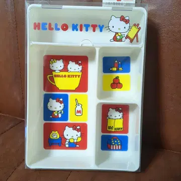 산리오 헬로키티 뚜껑 포함 트레이