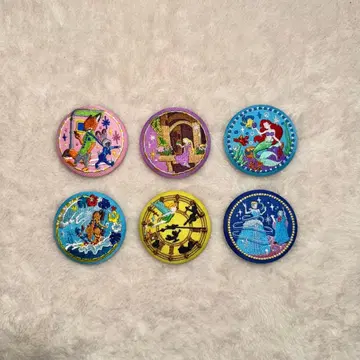 6종 세트의 Disney 캔 배지