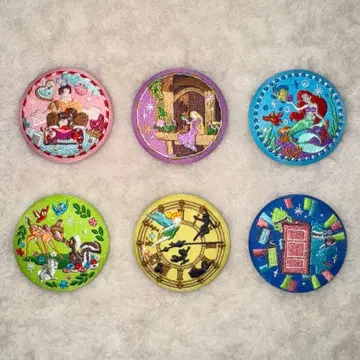 6종 세트의 Disney 캔 배지
