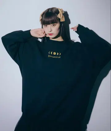 Romansual 로만슈알 달의 차고 짐 맨투맨 블랙