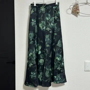 리엔다 프론트 슬릿 블랙 그린 롱 스커트 M