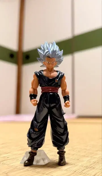 드래곤볼 피규어 검은 도복