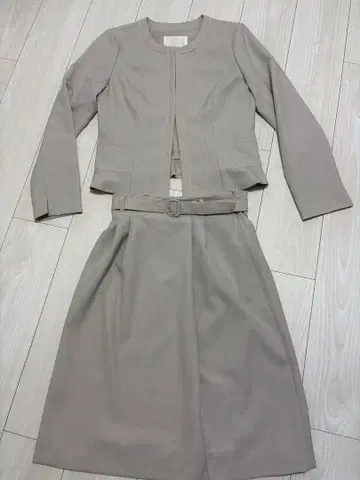 NATURAL BEAUTY 베이지 수트 세트