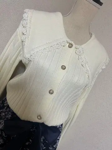 미사용 새상품 axes femme 빅 옷깃 니트 가디건