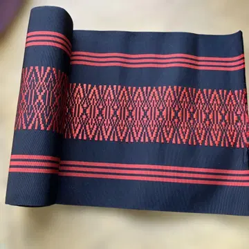 하카타 오비 블랙과 레드 기하학 패턴 박스 포함