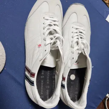 화이트 가죽 스트라이프 스니커즈