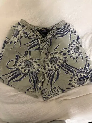 파타고니아 플로럴 숏팬츠