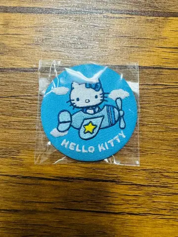 헬로키티 자수 캔뱃지