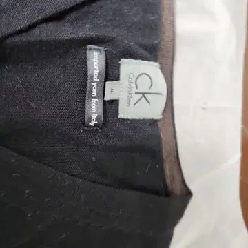 캘빈 클라인 블랙 V넥 니트 M