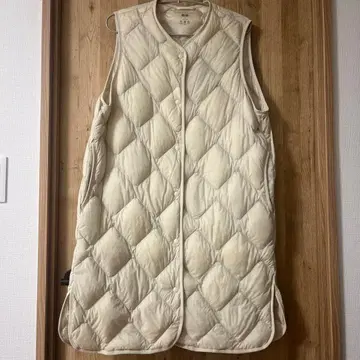 유니클로 울트라 라이트 다운 다운 베스트 M 아이보리