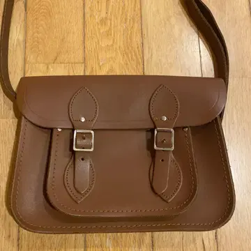 캠브리지 하이스쿨 새첼백 리얼 가죽 사용감 적음 세로 20 가로 20