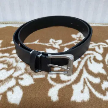 심플한 블랙 남성용 벨트