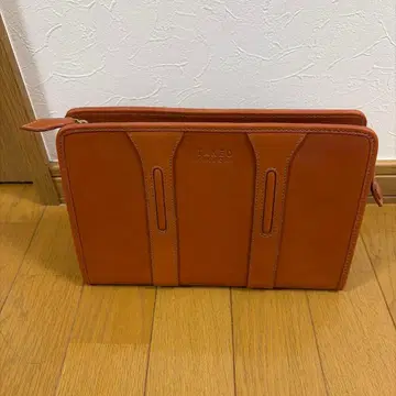 TAKEO KIKUCHI 가죽 클러치백