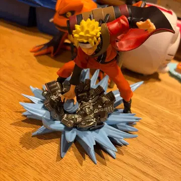 나루토 피규어 점프 중