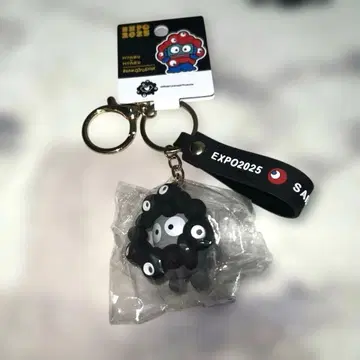 오사카 엑스포 산리오 x 미야쿠미야쿠 블랙미야쿠 마스코트 스트랩 한교동