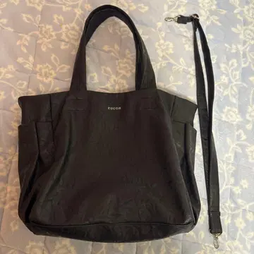 ZUCCa 블랙 엠보싱 토트백