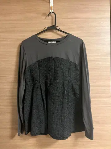 새상품! 오페크의 상의 그레이/블랙 긴팔 페플럼 티셔츠