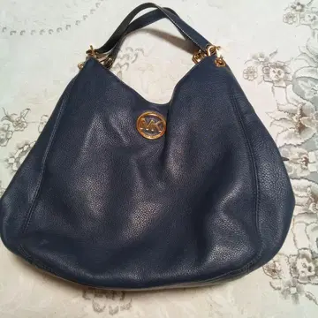 마이클 코어스 네이비 숄더백 새상품급