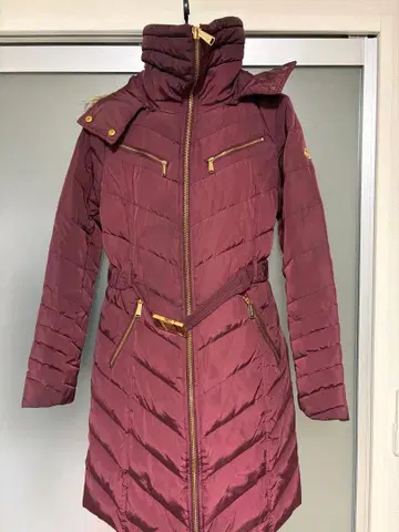 MK 퍼 달린 버건디 롱 다운 자켓
