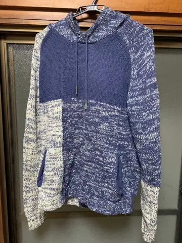 GUESS 패치워크 후디 네이비/화이트 후드티