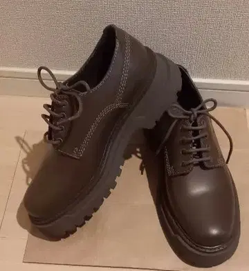 [미사용 새상품급] ZARA 브라운 인조 가죽 신발