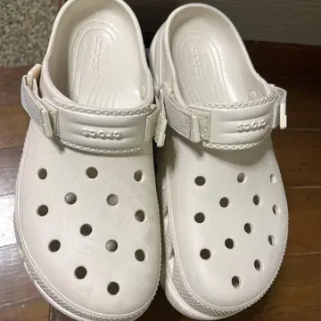 Crocs 화이트 클로그 샌들