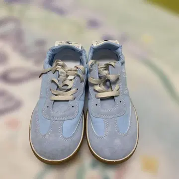 스카이블루 스웨이드 스니커즈