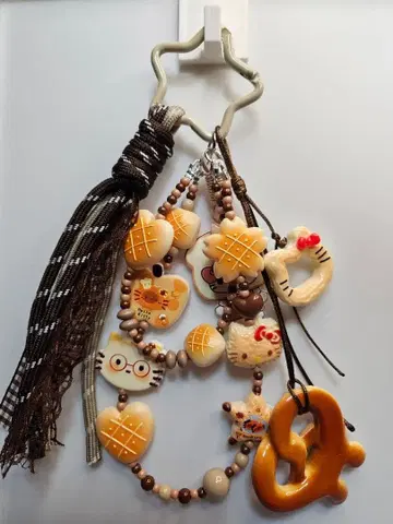 KITTY 빵 비즈 스트랩