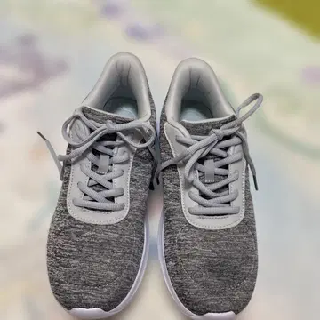 그레이 로우컷 스니커즈