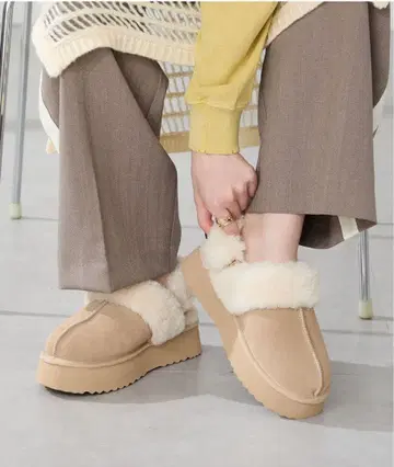 오리엔탈 트래픽 통굽 무스탕 2Way 스트랩 미사용 새상품