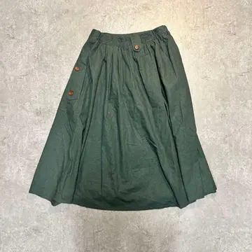 다크 그린 버튼 달린 롱 스커트