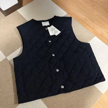 이번 시즌 H&M 퀼팅 베스트 L