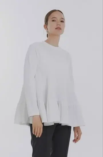 [ 인기 ] 요리 2024 모델 속건성 쭈리 티어드 프릴 티셔츠 페플럼