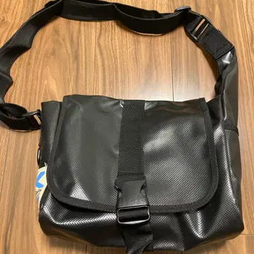 Butler Verner Sails 블랙 숄더백