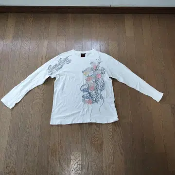 도둑 일기 오키나와 패턴 프린트 긴팔 티셔츠 중간