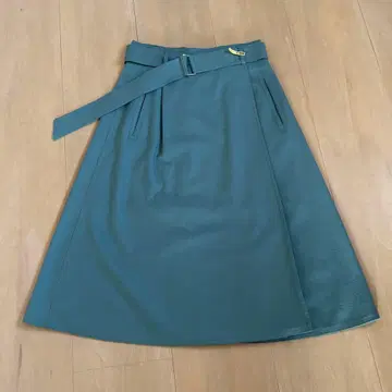 투모로우랜드 보르지 스커트 클리닝 완료