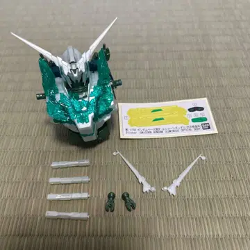 MG 1/100 건담베이스 한정판 유니콘 건담 (빛의 결정체) 상반신