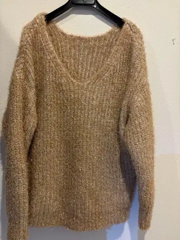 반짝반짝 복슬복슬 베이지 니트 V넥 긴팔