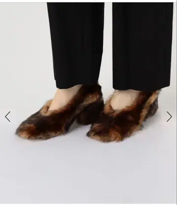 이번 시즌 PIPPICHIC BANBI 인조 모피 펌프스