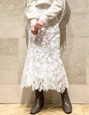 SNIDEL 화이트 레이스 타이트 스커트