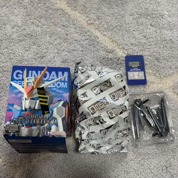 건담 QMSV 라이징 프리덤 건담 (비활성 모드)