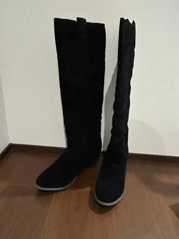 새상품 블랙스 스웨이드 롱 부츠 중간 힐