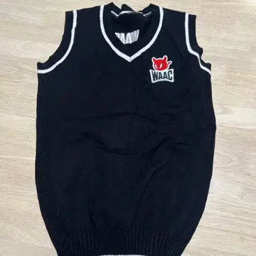 새상품급 WAAC 블랙 슬리브리스 베스트