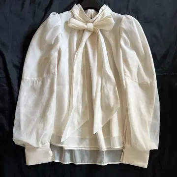 [ LILY BROWN ] 빅 보타이 블라우스 아이보리 계열