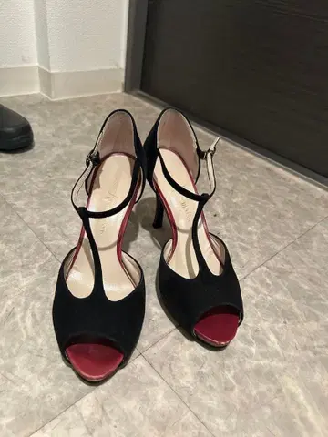 블랙과 빨간색 스웨이드 오픈토 힐 23.5cm